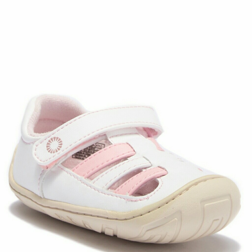 New UGG Santore Fisherman Sandal

Size 8